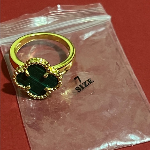 Elegant Clover Rings - Picture 2 of 6